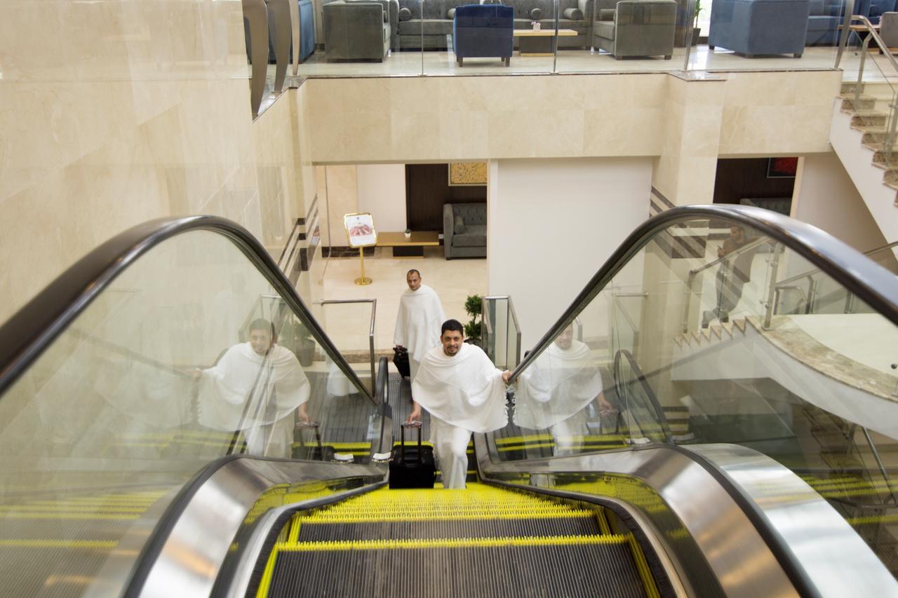 Grand Makkah Hotel La Mecque Extérieur photo Escalators at the airport
