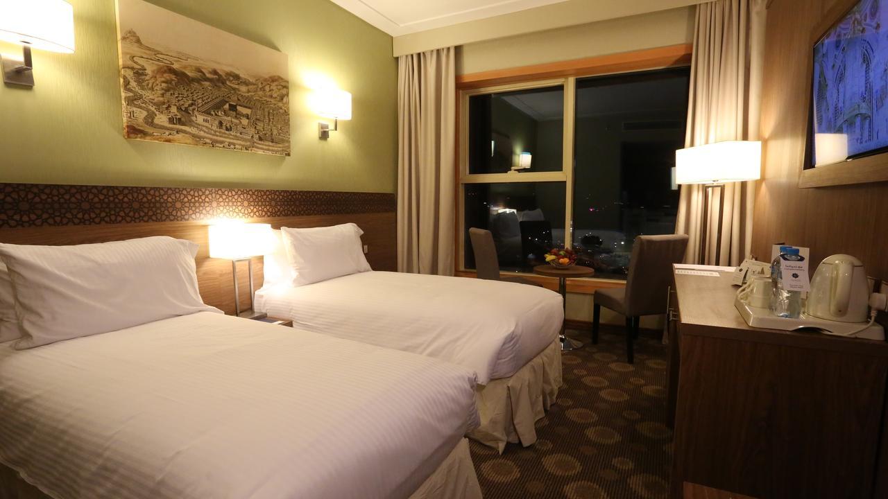 Grand Makkah Hotel La Mecque Extérieur photo A room at the hotel