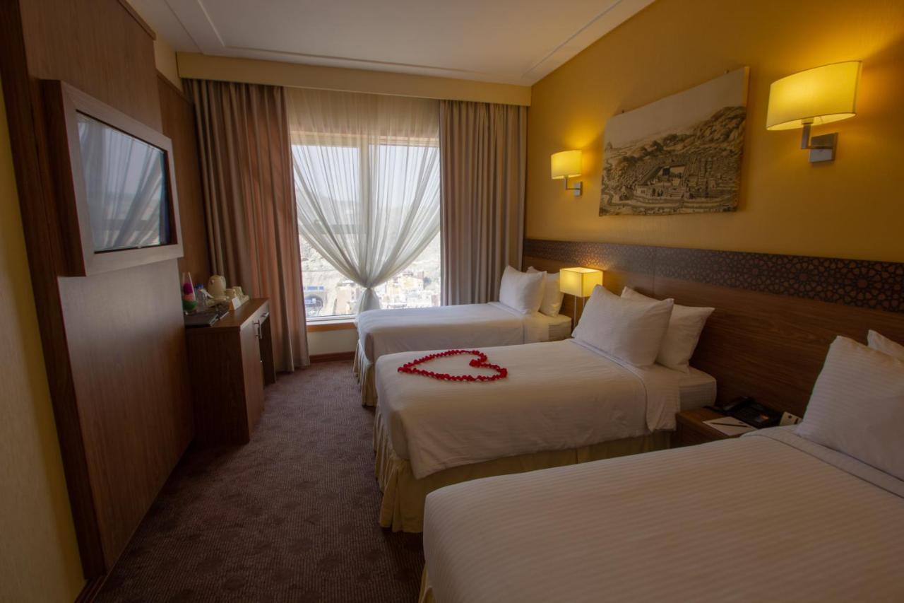 Grand Makkah Hotel La Mecque Extérieur photo A room at the hotel